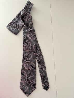 Stacy Adams Men’s Black Pink Paisley Houndstooth Necktie & Pocket Square Set